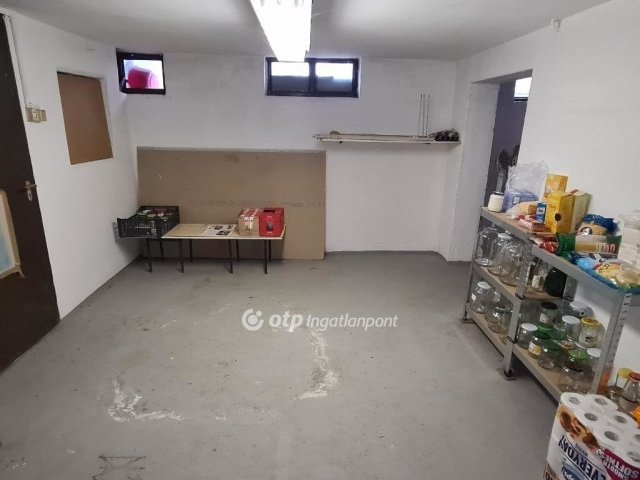 Eladó családi ház, Áporkán 76 M Ft, 3 szobás