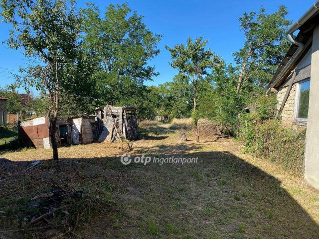Eladó családi ház, Bakonyszücsön 14 M Ft, 2 szobás