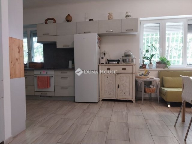 Eladó családi ház, Budapesten, XI. kerületben 350 M Ft, 6 szobás