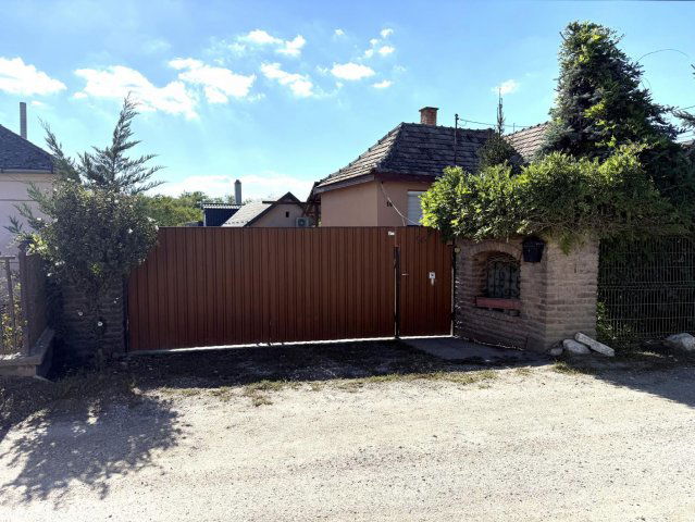 Eladó családi ház, Kisbéren 39.9 M Ft, 1 szobás