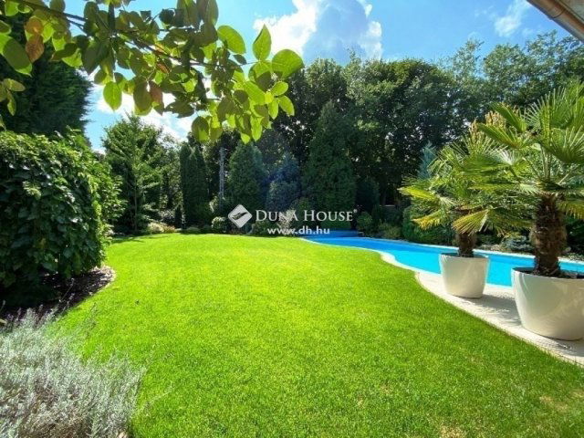 Eladó családi ház, Gödön 320 M Ft, 7 szobás