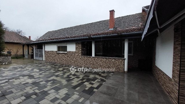 Eladó családi ház, Kisújszálláson 29.9 M Ft, 3 szobás