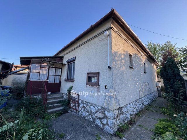 Eladó családi ház, Mohácson 42.45 M Ft, 3 szobás