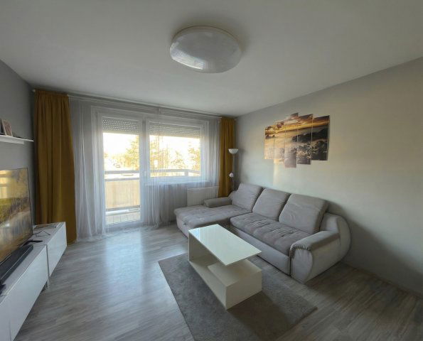 Eladó panellakás, Budapesten, XVII. kerületben, Ferihegyi úton