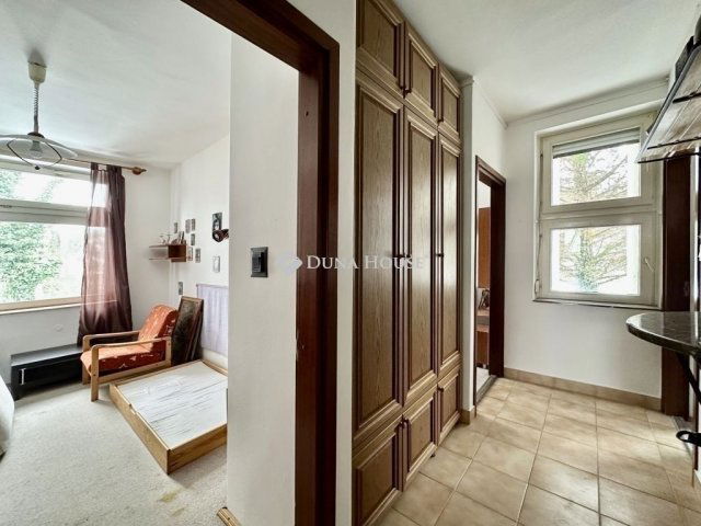 Eladó téglalakás, Pécsett 109 M Ft, 4 szobás