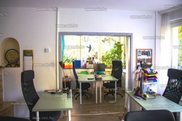 Eladó családi ház, Budapesten, III. kerületben 215 M Ft