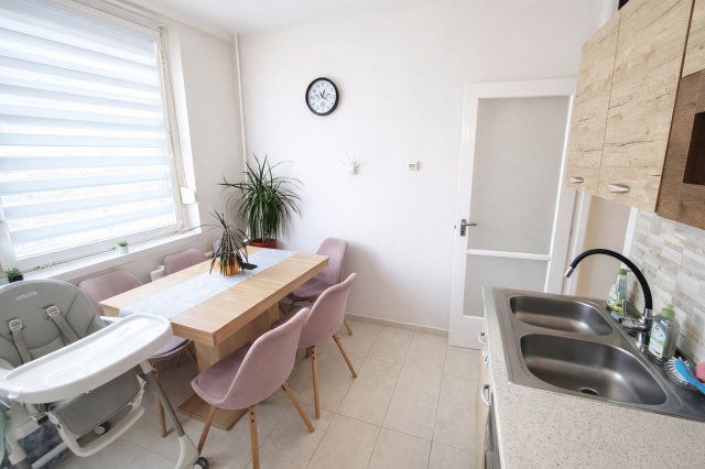 Eladó panellakás, Debrecenben 64.5 M Ft, 3 szobás