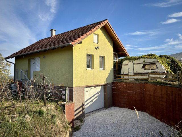 Eladó nyaraló, Alsópáhokon 33.235 M Ft, 2 szobás