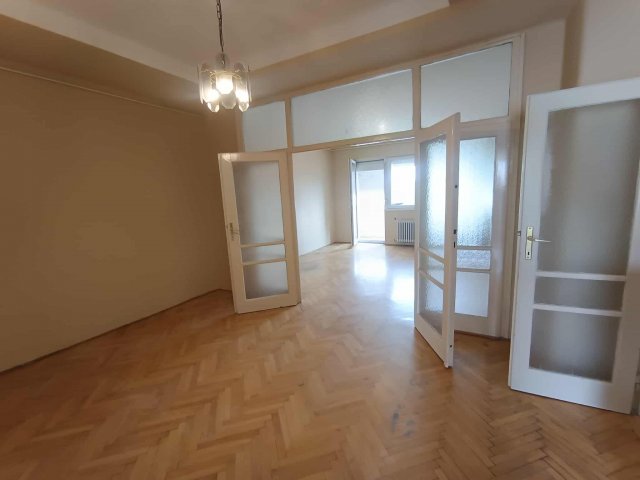 Kiadó téglalakás, albérlet, Pécsett, Építők útján