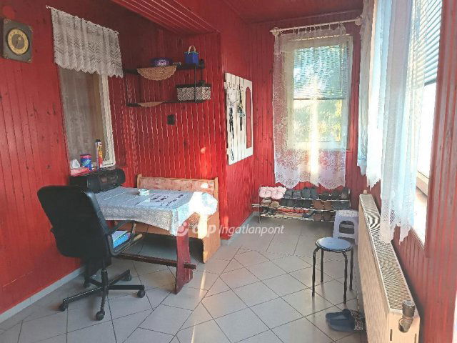 Eladó családi ház, Mikepércsen 69.9 M Ft, 3 szobás