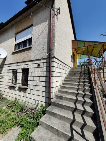 Eladó családi ház, Esztergomban 69.99 M Ft, 3 szobás