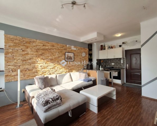 Eladó téglalakás, Budapesten, XVI. kerületben, Nefelejcs utcában