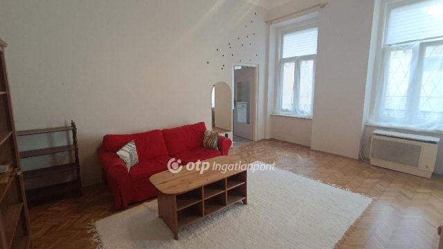 Eladó téglalakás, Budapesten, VI. kerületben 66.5 M Ft, 2 szobás
