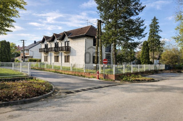 Eladó nyaraló, Balatonbogláron 280 M Ft, 10 szobás