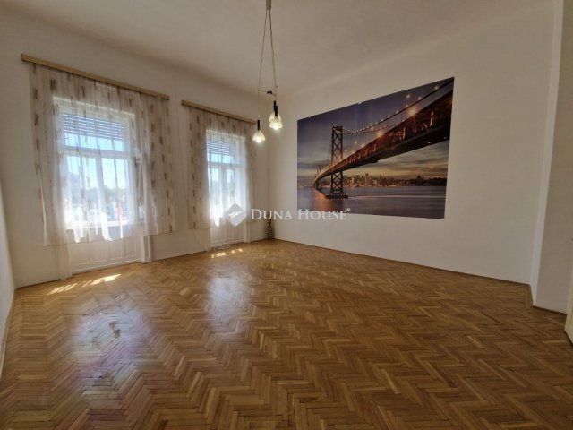 Kiadó téglalakás, albérlet, Baján 150 E Ft / hó, 3 szobás