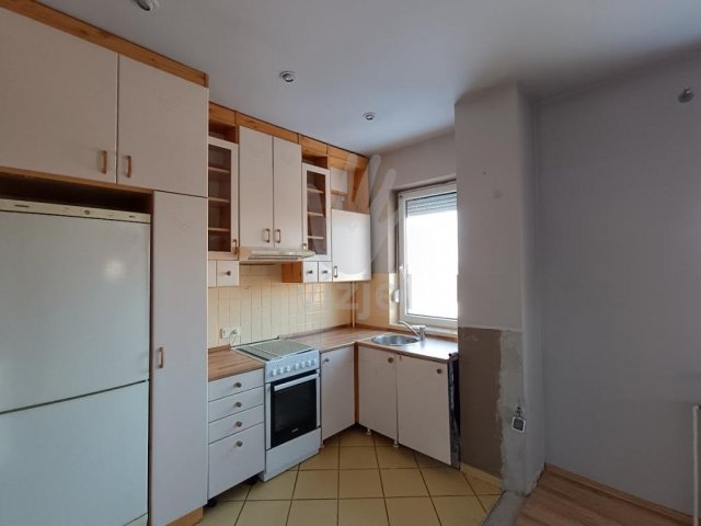 Eladó téglalakás, Tatán 34 M Ft, 2 szobás