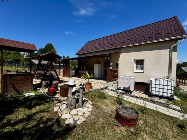 Eladó nyaraló, Varbón 21.5 M Ft, 2 szobás / költözzbe.hu