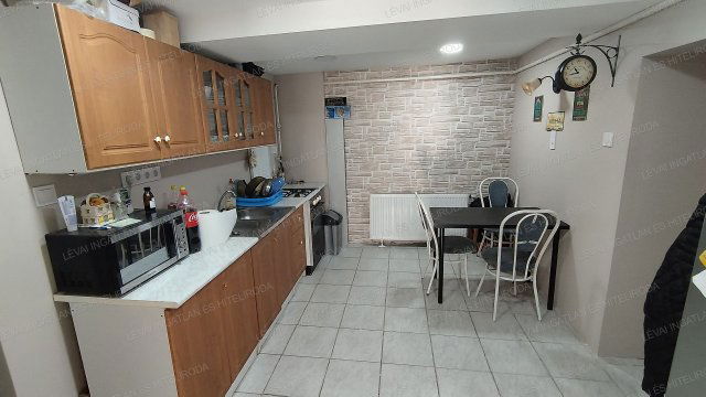 Eladó családi ház, Békéscsabán 21.9 M Ft, 2+4 szobás