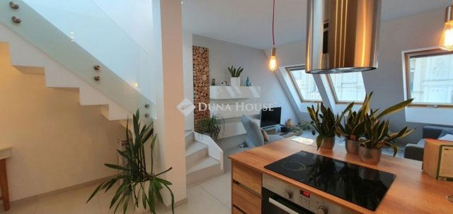 Eladó téglalakás, Budapesten, VI. kerületben 240 M Ft, 4 szobás