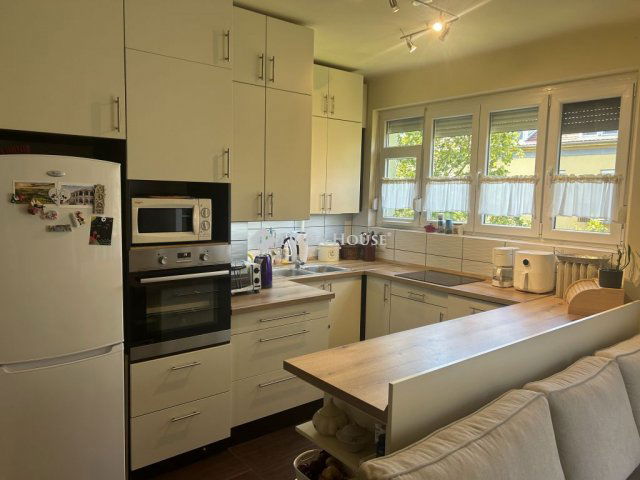 Eladó téglalakás, Pécsett 64.9 M Ft, 2+1 szobás