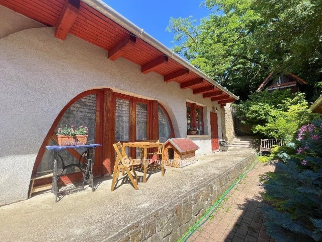 Eladó családi ház, Pilisszántón 217.5 M Ft, 6 szobás