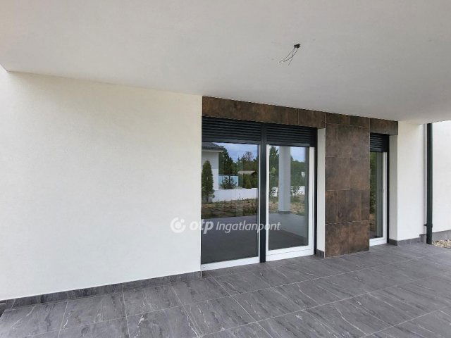 Eladó téglalakás, Siófokon 104.275 M Ft, 3 szobás