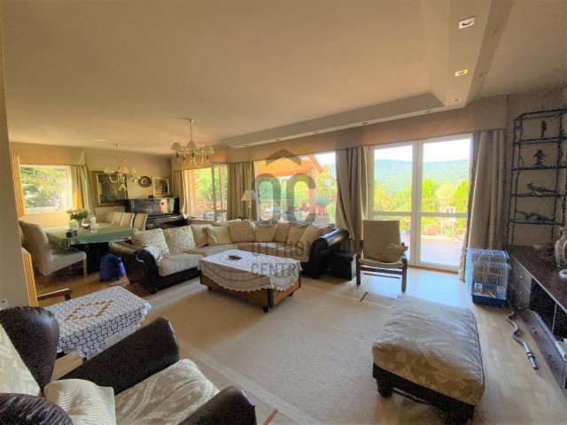 Eladó családi ház, Budapesten, III. kerületben 320 M Ft