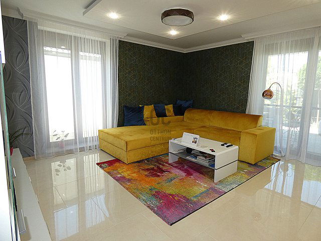 Eladó családi ház, Debrecenben 250 M Ft, 6 szobás