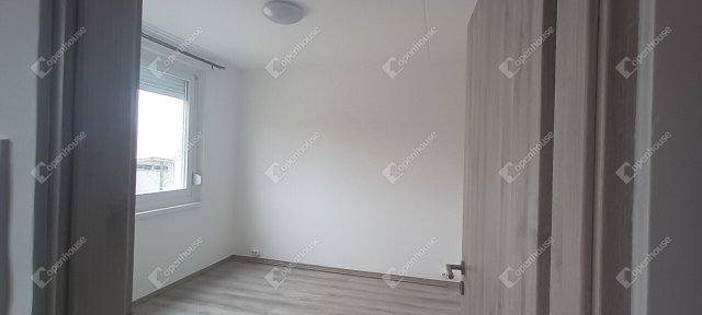 Eladó panellakás, Mosonmagyaróváron 45.5 M Ft, 2 szobás