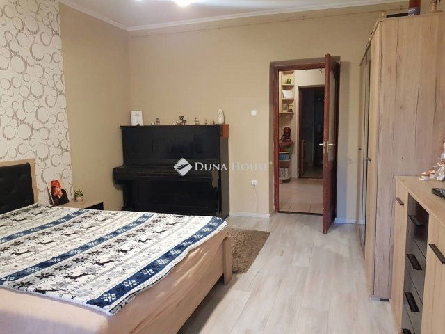 Eladó családi ház, Pócsmegyeren 79 M Ft, 5 szobás