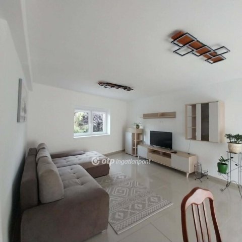 Kiadó téglalakás, albérlet, Nyíregyházán 250 E Ft / hó