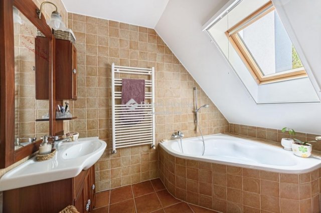 Eladó családi ház, Pilisszentkereszten 168 M Ft, 4 szobás