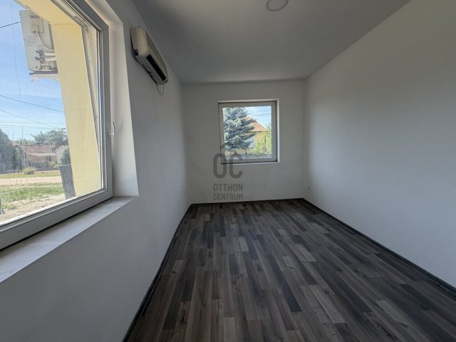 Eladó családi ház, Újszászon 50 M Ft, 5 szobás