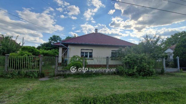 Eladó családi ház, Újszilváson 25.9 M Ft, 3 szobás