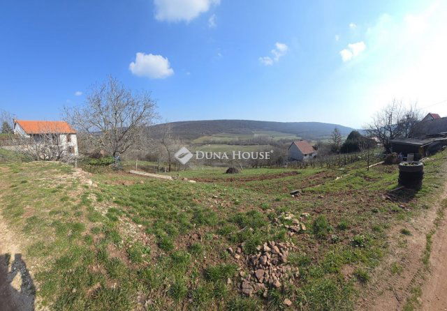 Eladó telek, Felsőörsön 30 M Ft / költözzbe.hu