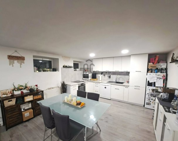 Eladó családi ház, Ajkán 52.7 M Ft, 4 szobás