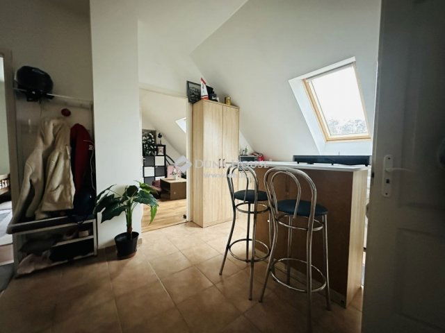 Eladó családi ház, Pilismaróton 238.1 M Ft, 12 szobás