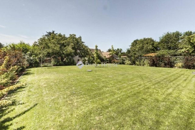 Eladó családi ház, Nagykovácsiban 244.9 M Ft, 4 szobás