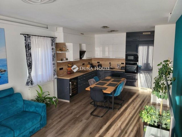 Eladó téglalakás, Szombathelyen 76.4 M Ft, 3 szobás