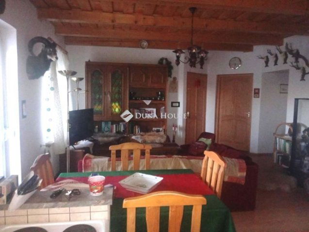 Eladó családi ház, Akán 49.9 M Ft, 3 szobás