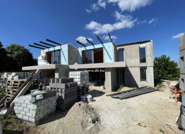 Eladó ikerház, Törökbálinton 760 M Ft, 8 szobás