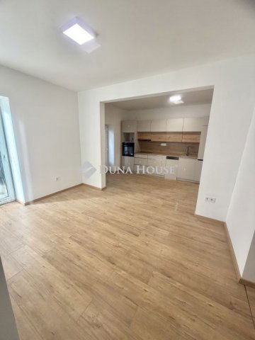 Eladó téglalakás, Pécsett 59.9 M Ft, 3 szobás