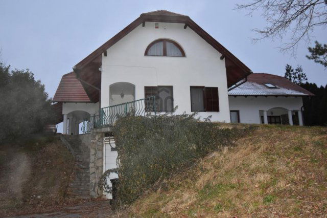 Eladó családi ház, Borsfán 137.9 M Ft, 12 szobás