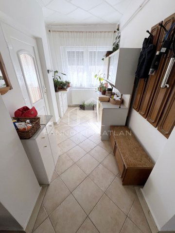 Eladó családi ház, Veszprémben 79.9 M Ft, 2+2 szobás