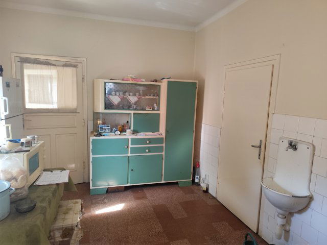 Eladó családi ház, Győrött 33.5 M Ft, 1 szobás