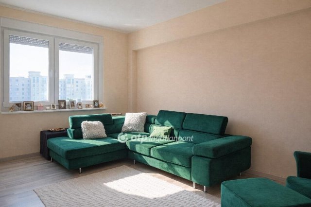 Eladó panellakás, Veszprémben 62.9 M Ft, 3 szobás