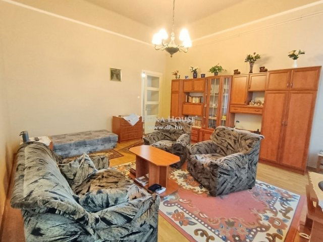 Eladó téglalakás, Budapesten, VI. kerületben 70.99 M Ft