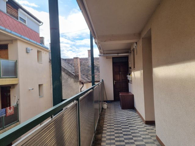 Eladó téglalakás, Keszthelyen 45 M Ft, 2 szobás