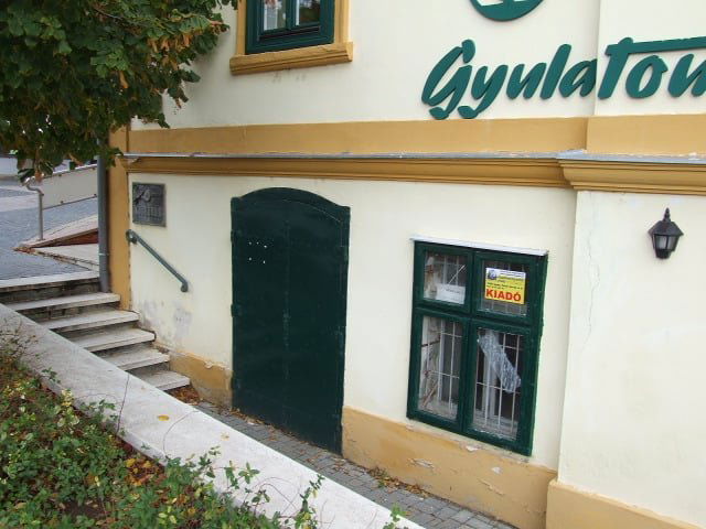 Kiadó üzlethelyiség, Gyulán, Eszperantó téren 60 E Ft / hó