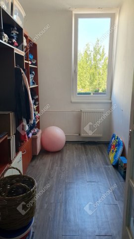Eladó téglalakás, Hajmáskéren 31 M Ft, 3 szobás